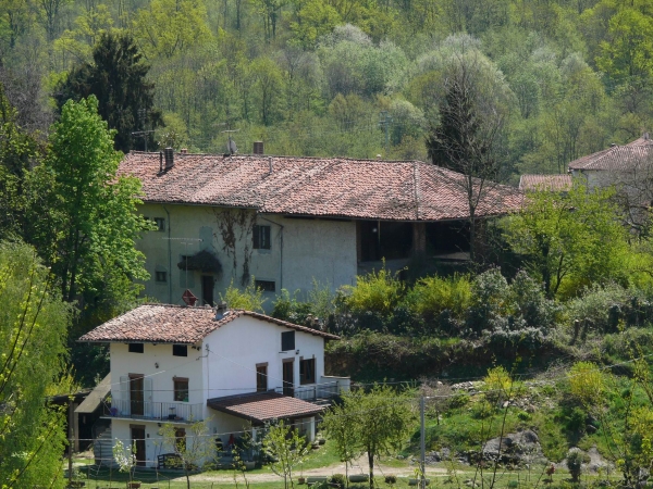 Strambinello - Casale di ampia metratura